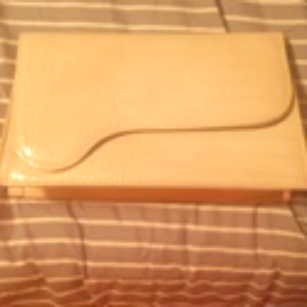 New purse two straps a thin long one and a thick s